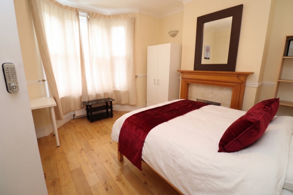 Room Globe Road in Greater London
