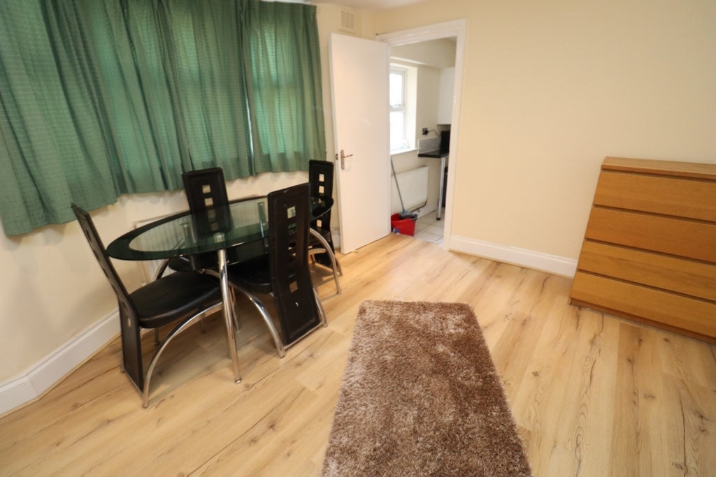 Room Globe Road in Greater London