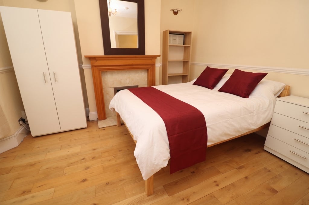 Room Globe Road in Greater London