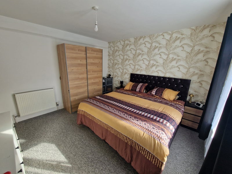 Room Tatnam Road in Poole