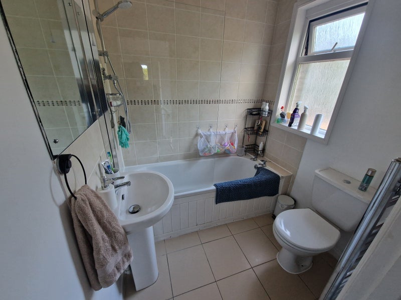 Room Tatnam Road in Poole