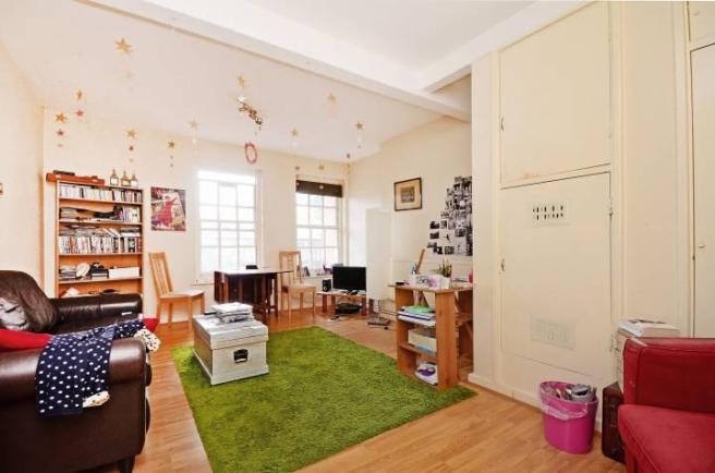 Flat Club Row in Greater London