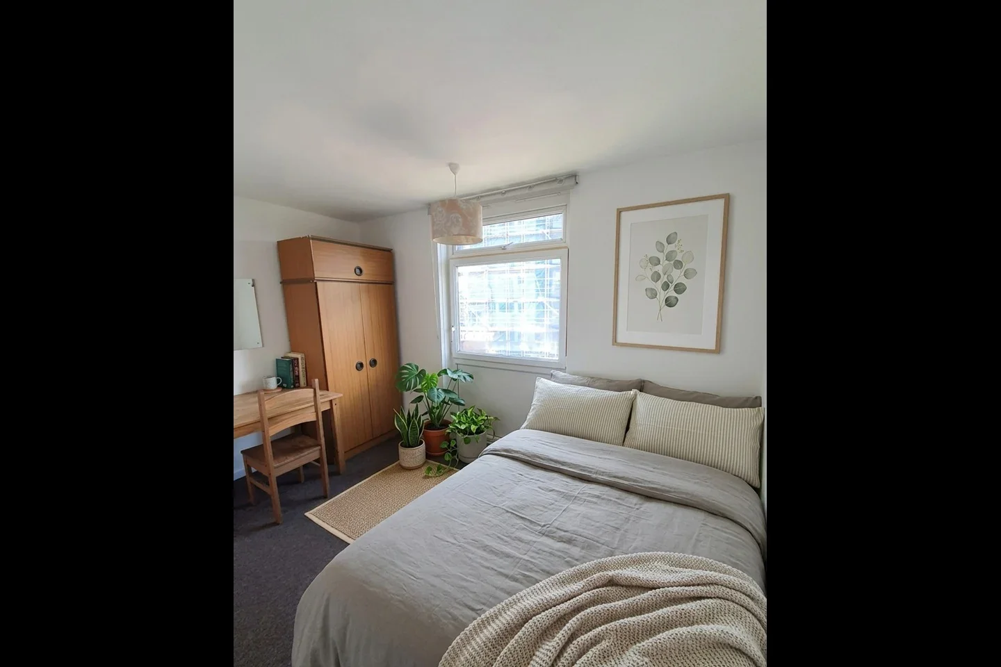 Room Guildford Road in Greater London