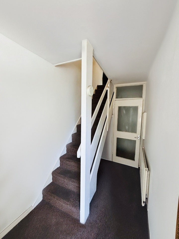Room Guildford Road in Greater London