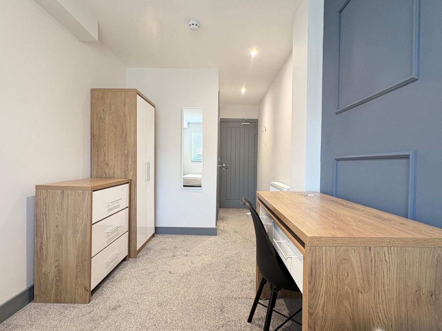 Room Beaulieu Road in Portsmouth