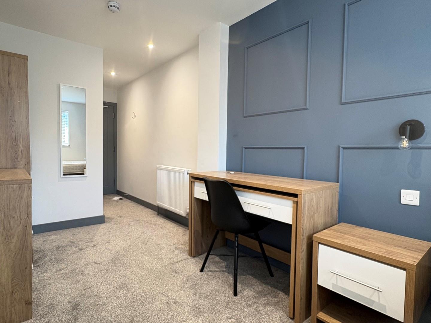 Room Beaulieu Road in Portsmouth