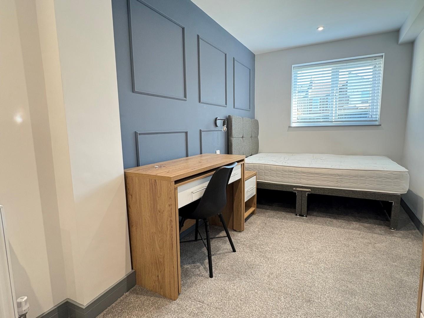 Room Beaulieu Road in Portsmouth