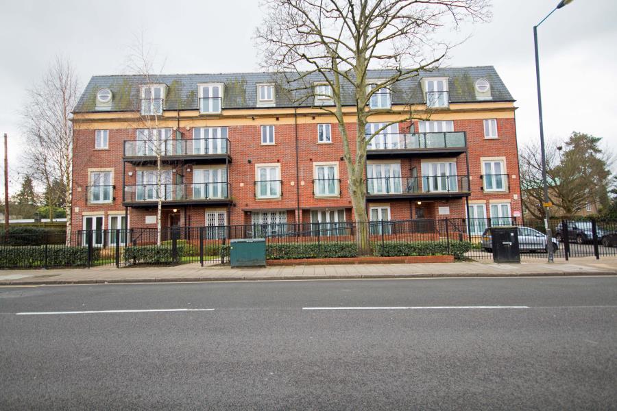 Flat Marsh Road in Greater London