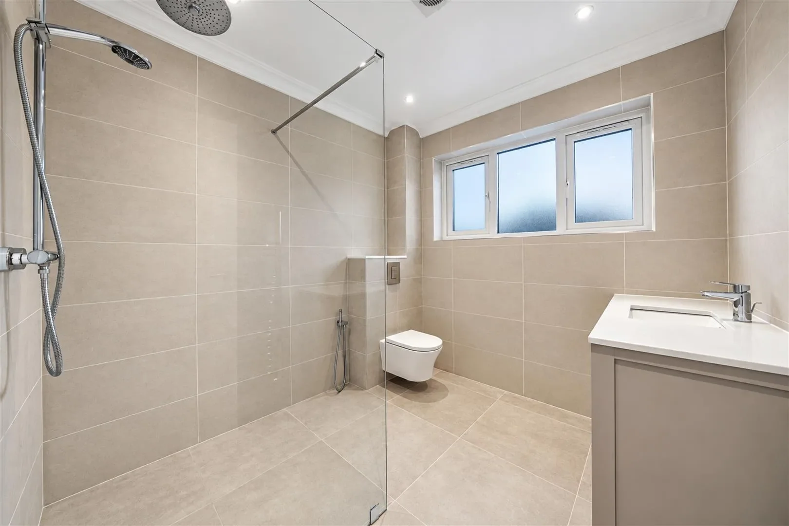Flat West Court in Greater London
