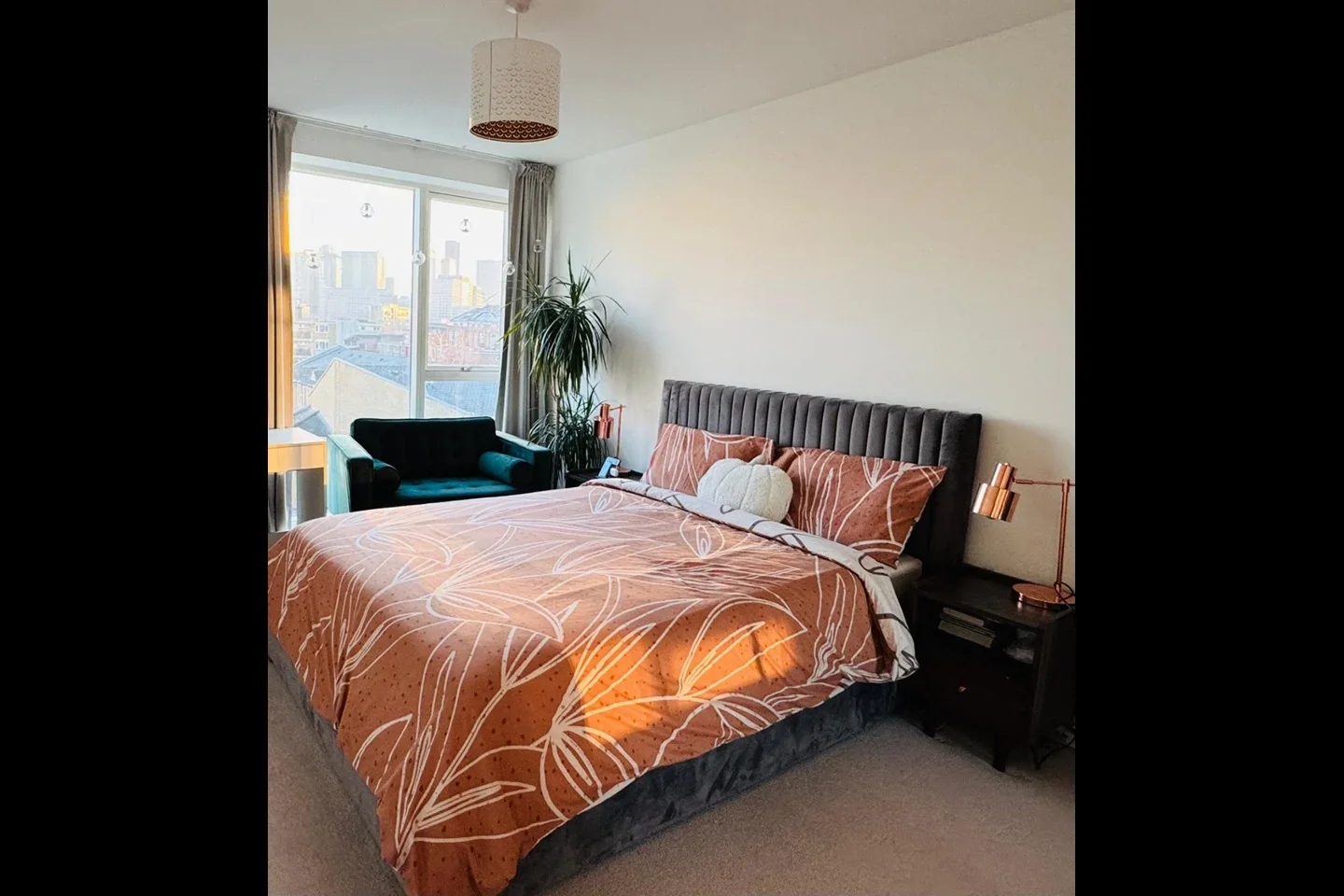 Flat Thomas Road in Greater London