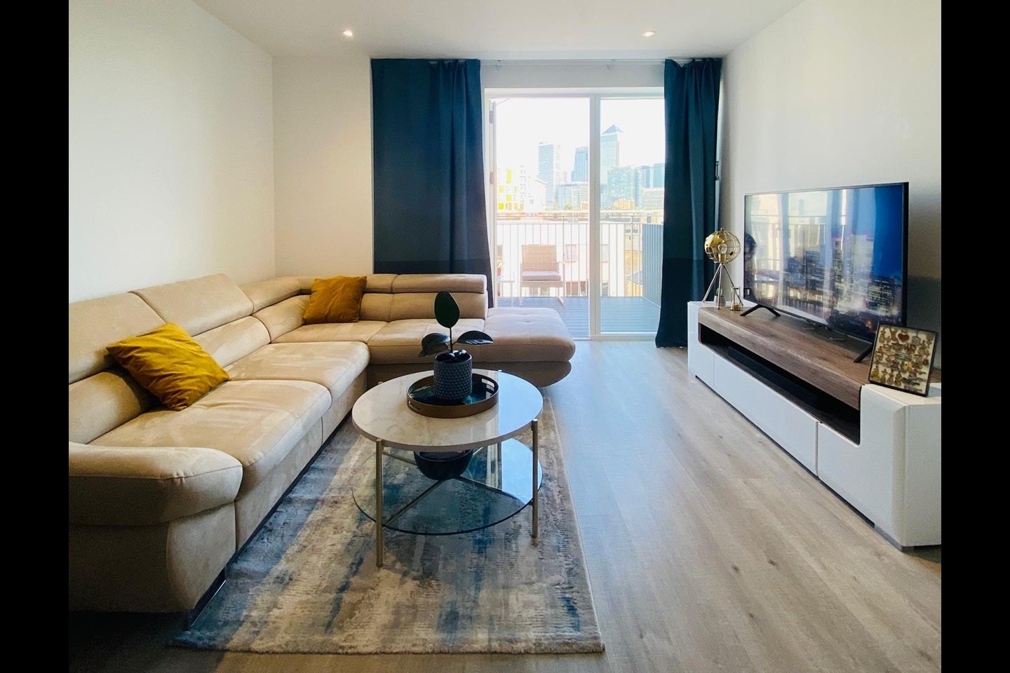 Flat Thomas Road in Greater London