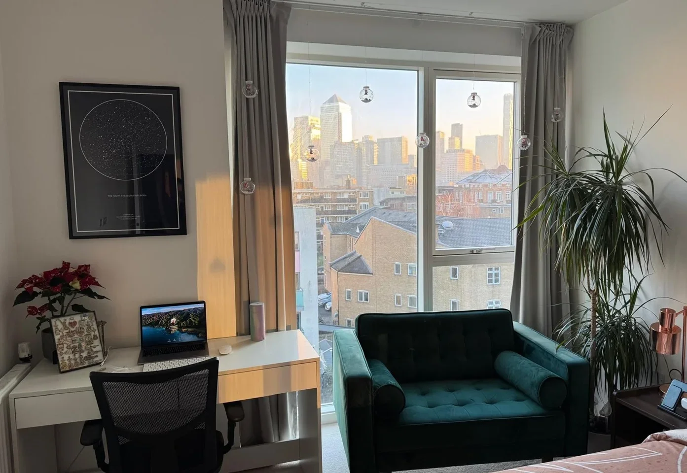 Flat Thomas Road in Greater London