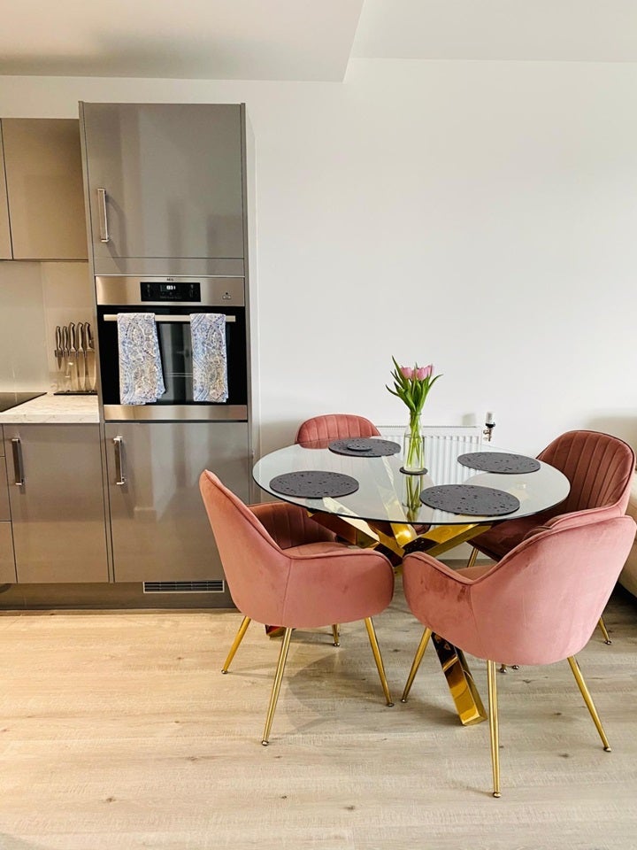 Flat Thomas Road in Greater London