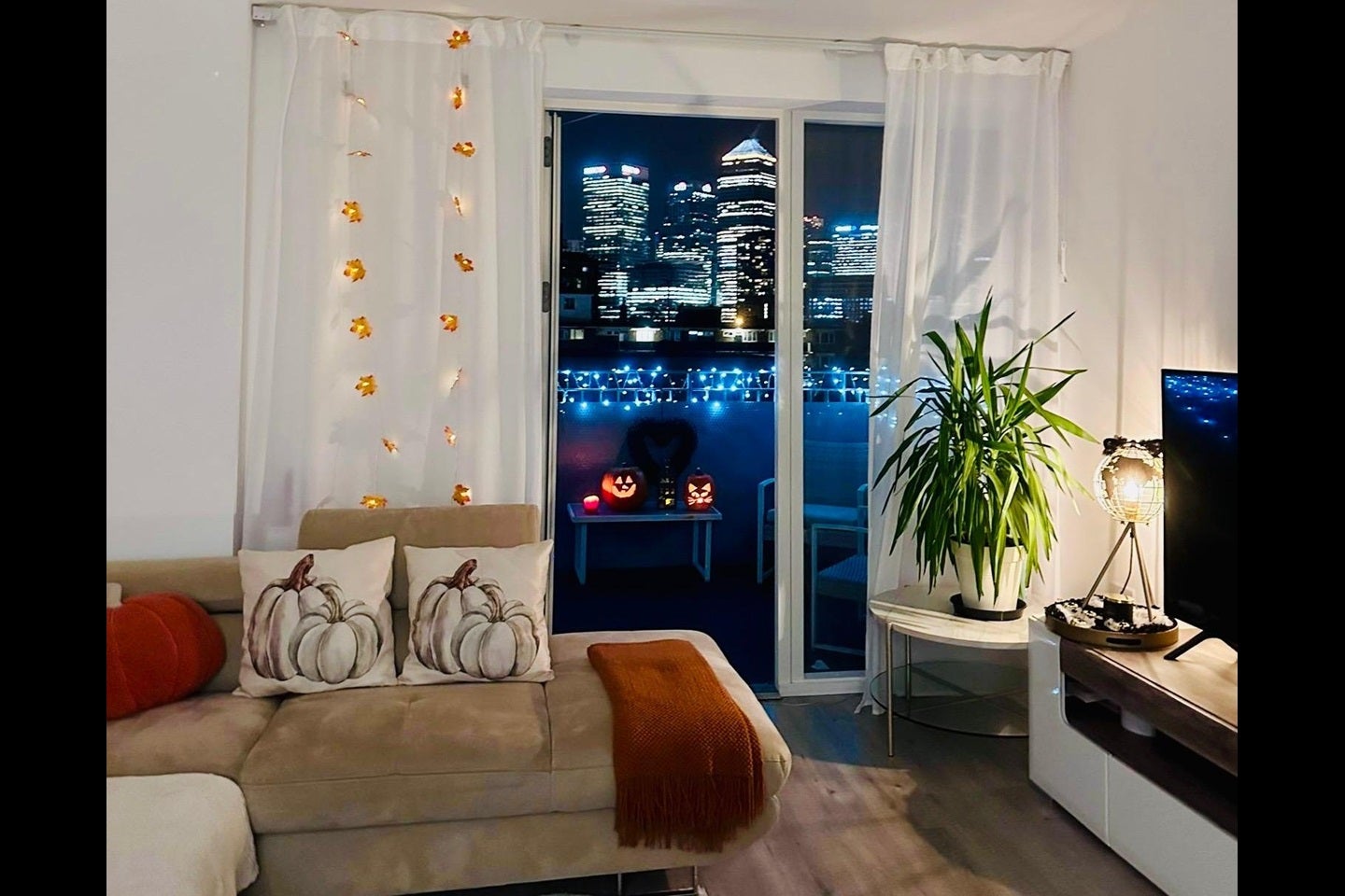 Flat Thomas Road in Greater London