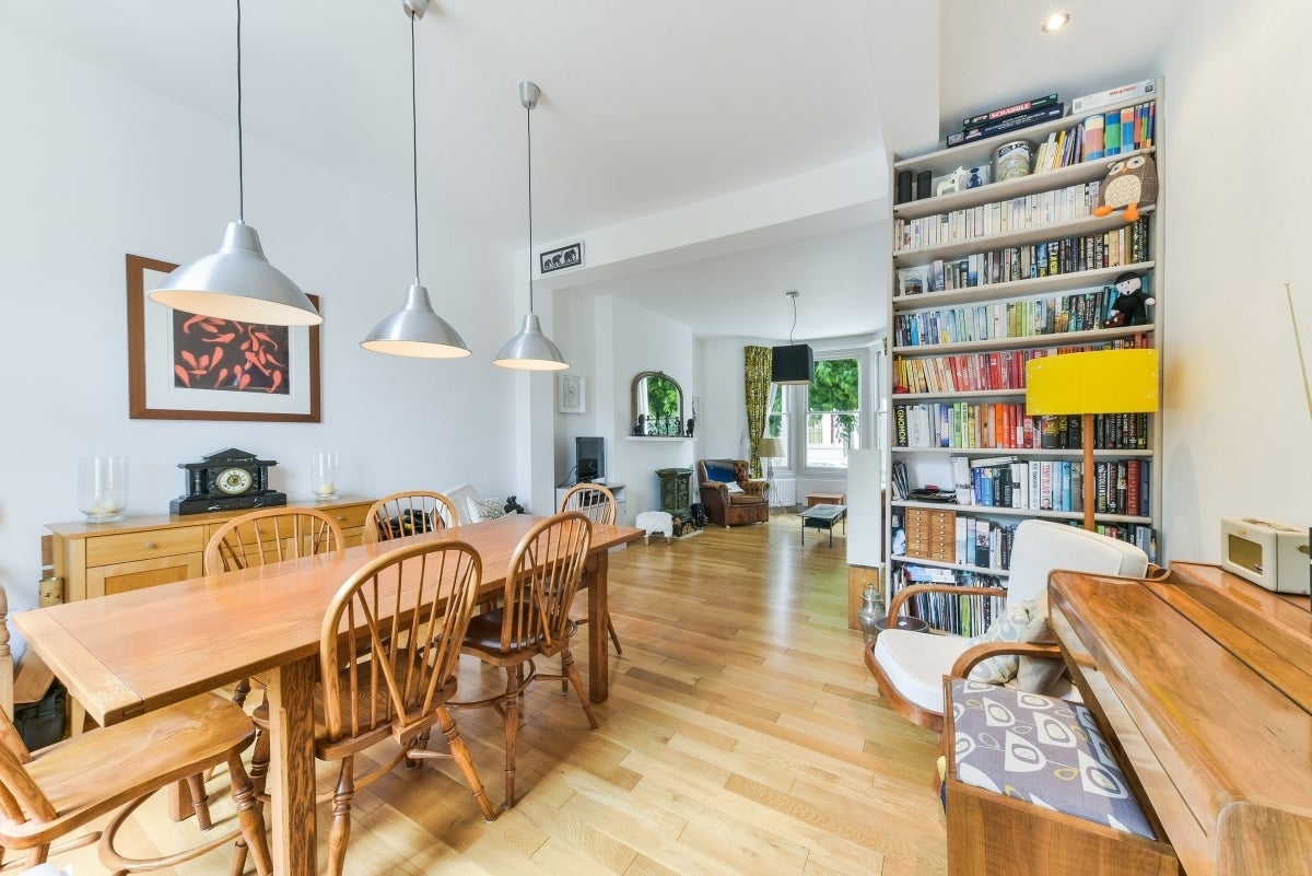 Flat Wilson Road in Greater London