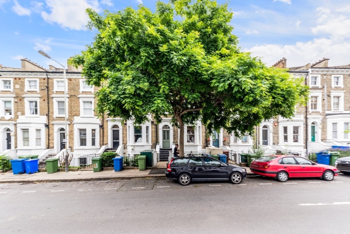Flat Wilson Road in Greater London