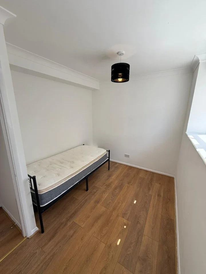 Flat Bromley Hill in Greater London