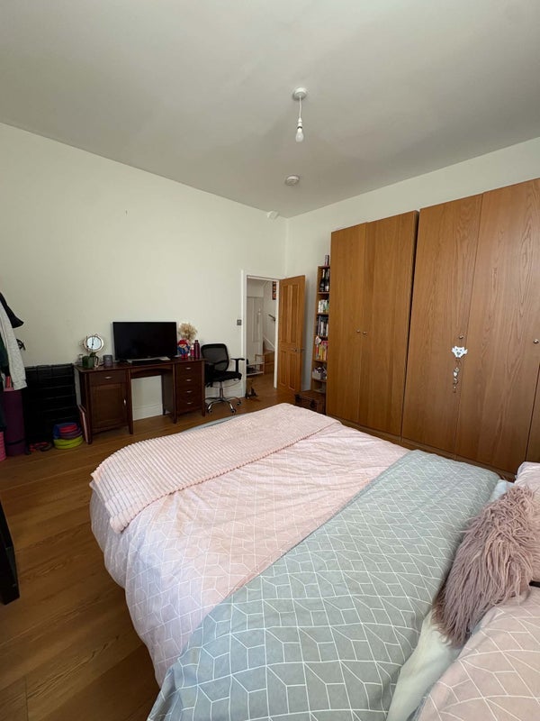 Room Westbere Road in Greater London