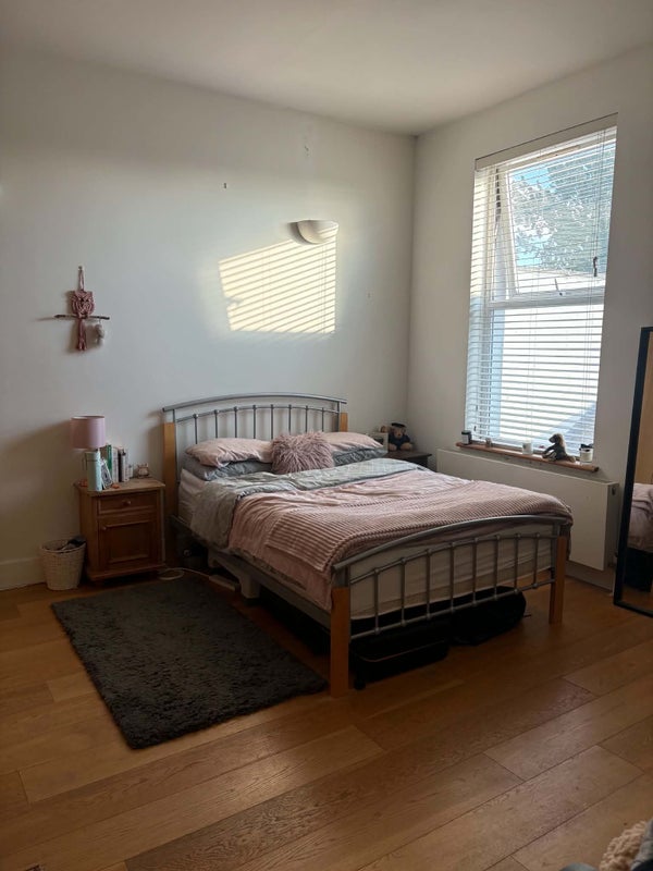 Room Westbere Road in Greater London