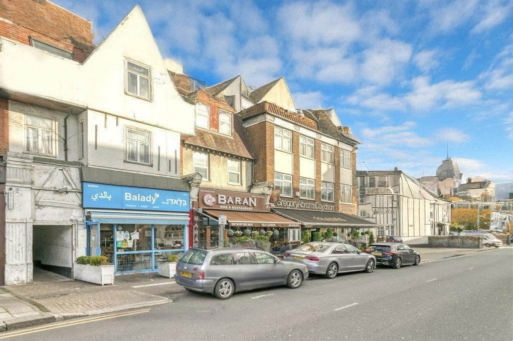 Flat Ashbourne Avenue in Greater London