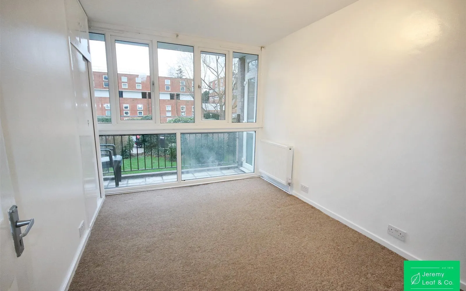 Flat Ashbourne Close in Greater London
