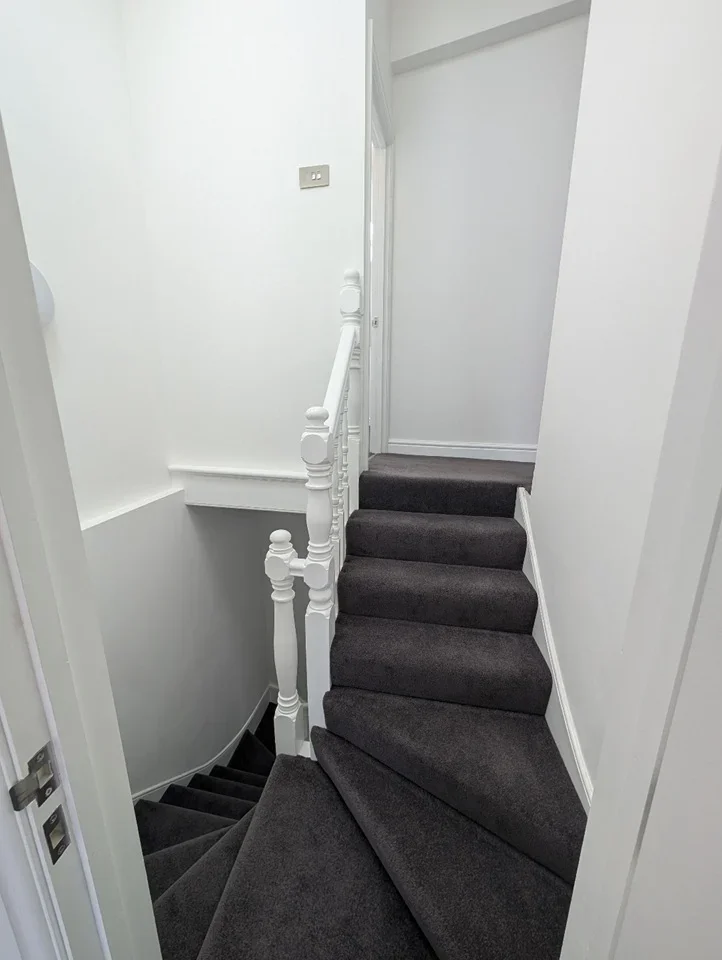 Flat Woodcote Road in Greater London