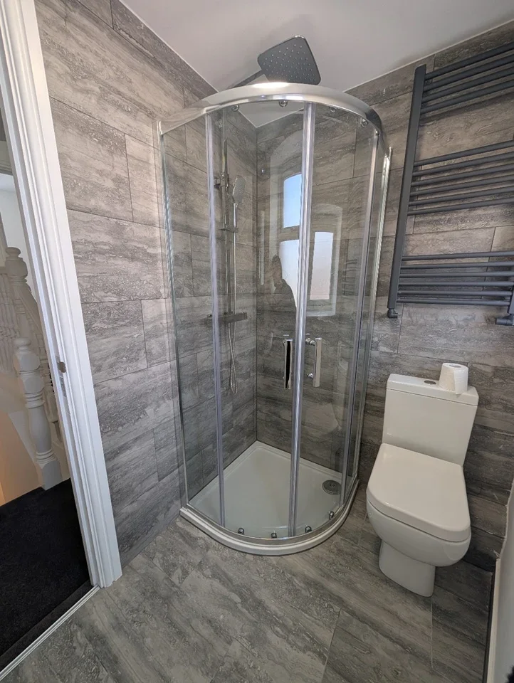 Flat Woodcote Road in Greater London