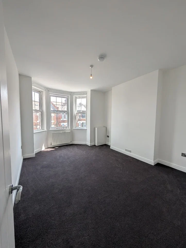 Flat Woodcote Road in Greater London