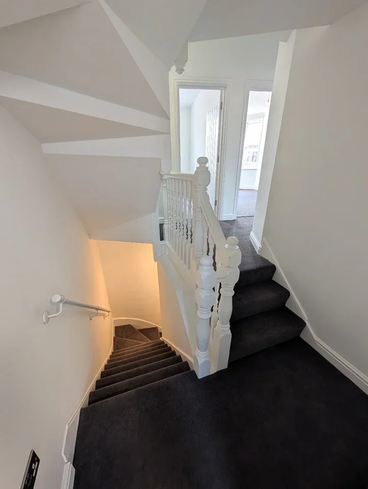 Flat Woodcote Road in Greater London