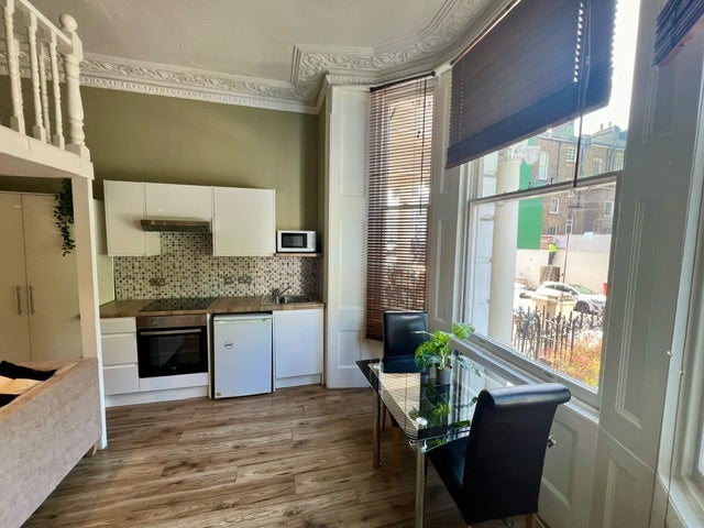 Flat Colville Terrace in Greater London