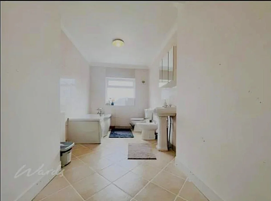 Room Okehampton Crescent in Greater London