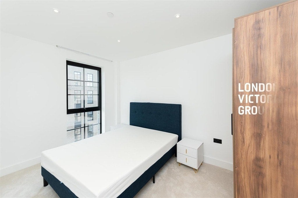 Flat Worgan Street in Greater London