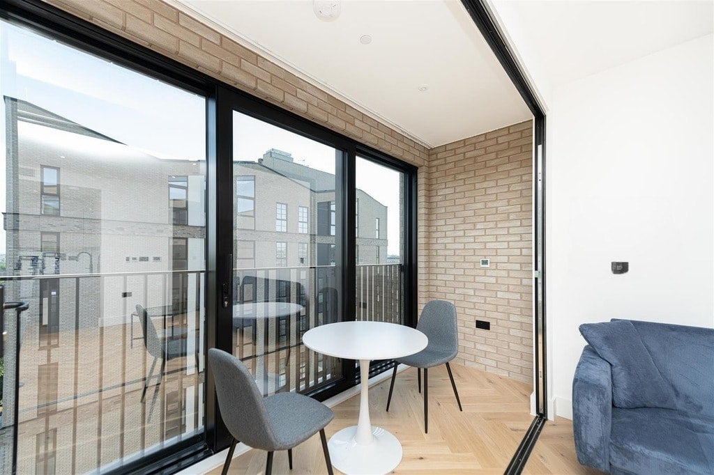 Flat Worgan Street in Greater London