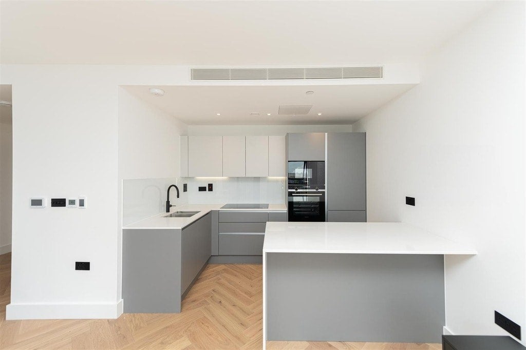 Flat Worgan Street in Greater London