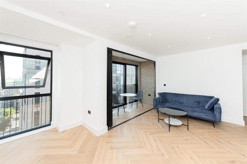 Flat Worgan Street in Greater London