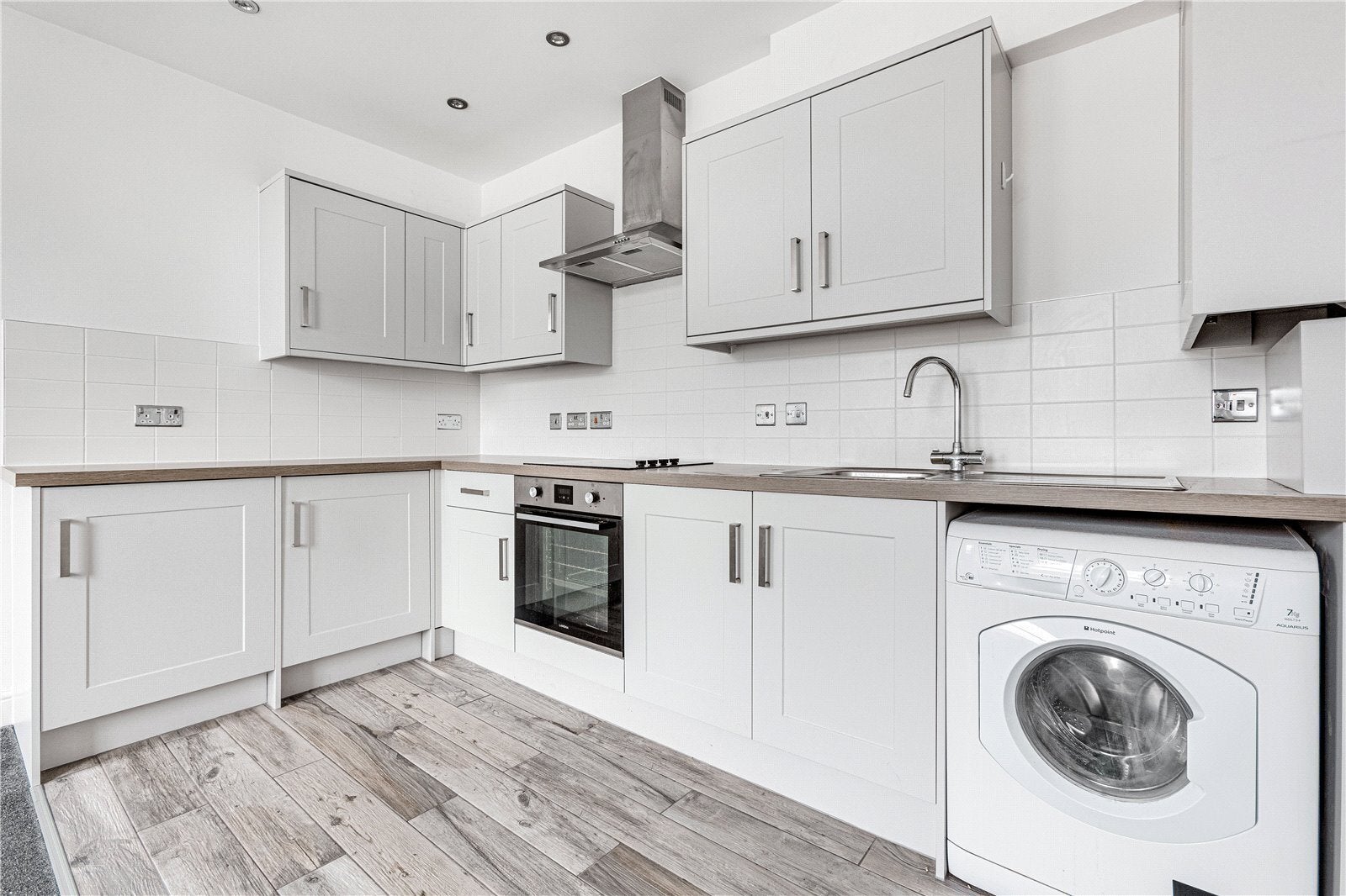 Flat Wellesley Road in Greater London