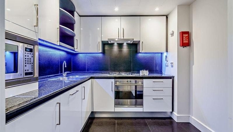 Flat Westferry Circus in Greater London