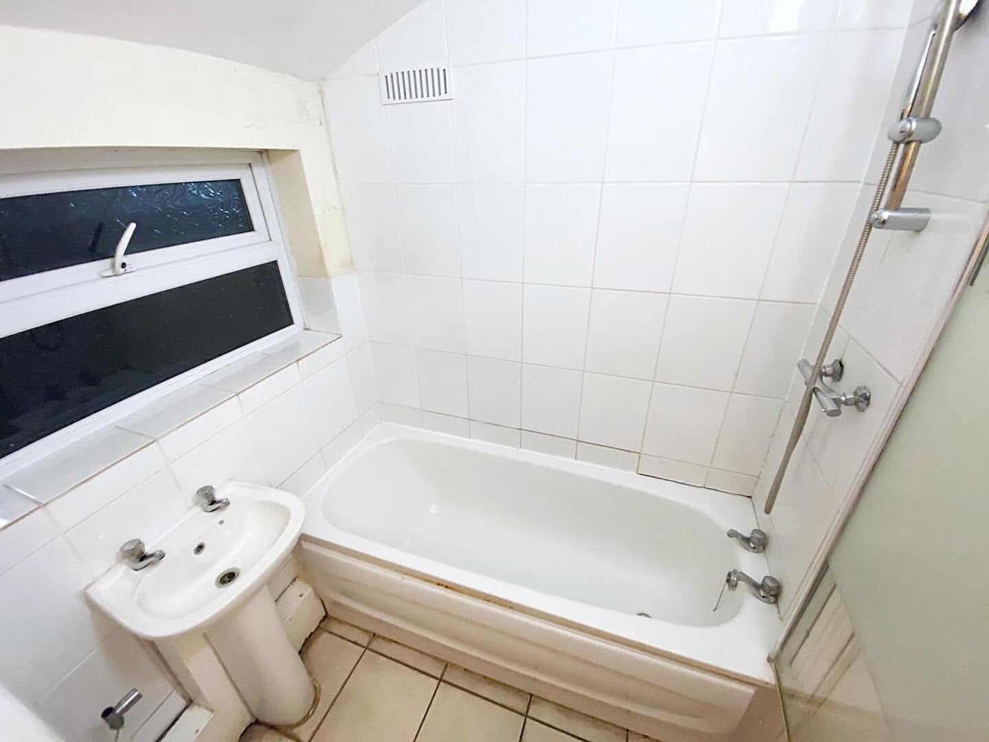 Room Talbot Road in Greater London