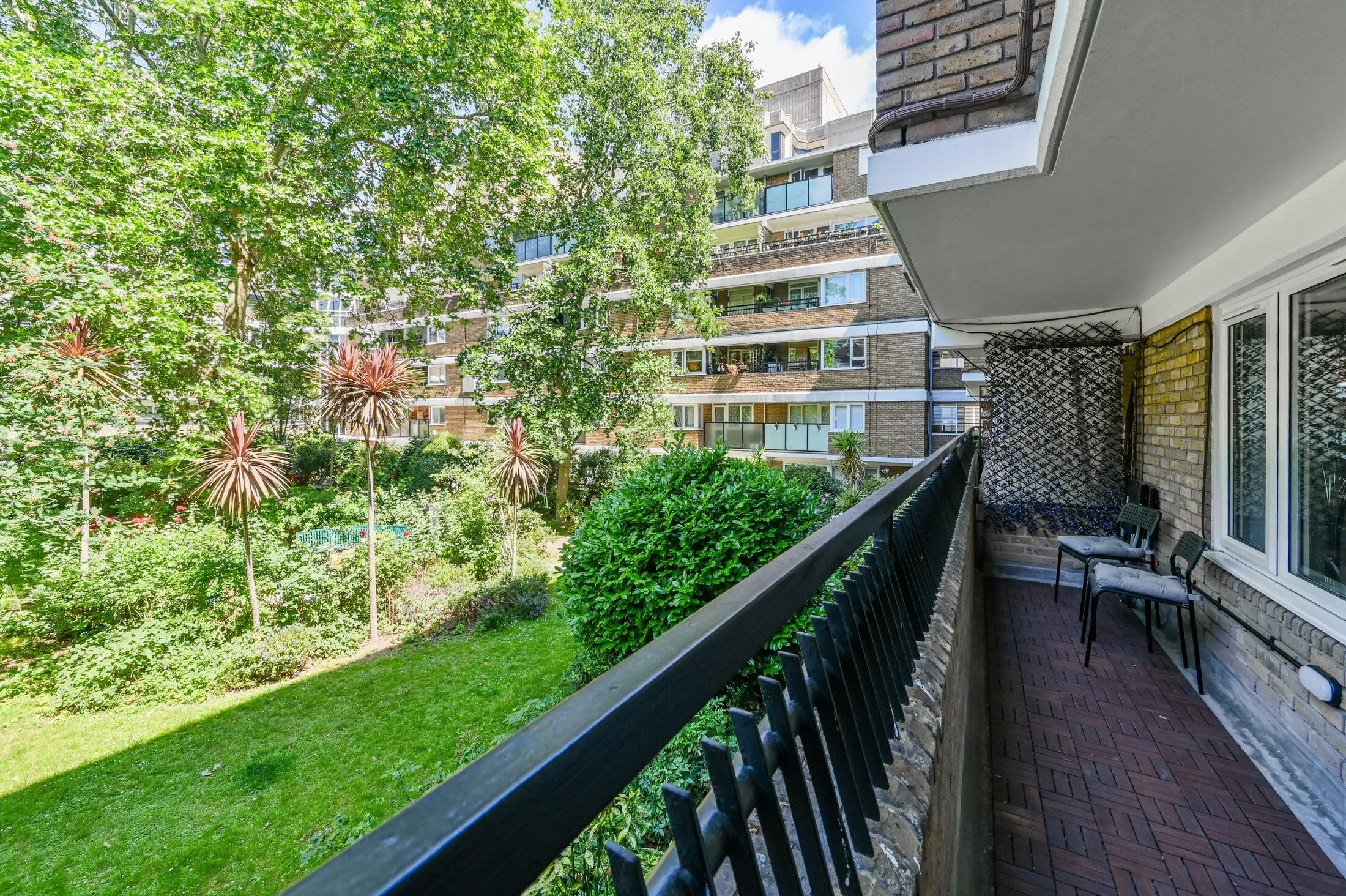 Flat Short's Gardens in Greater London