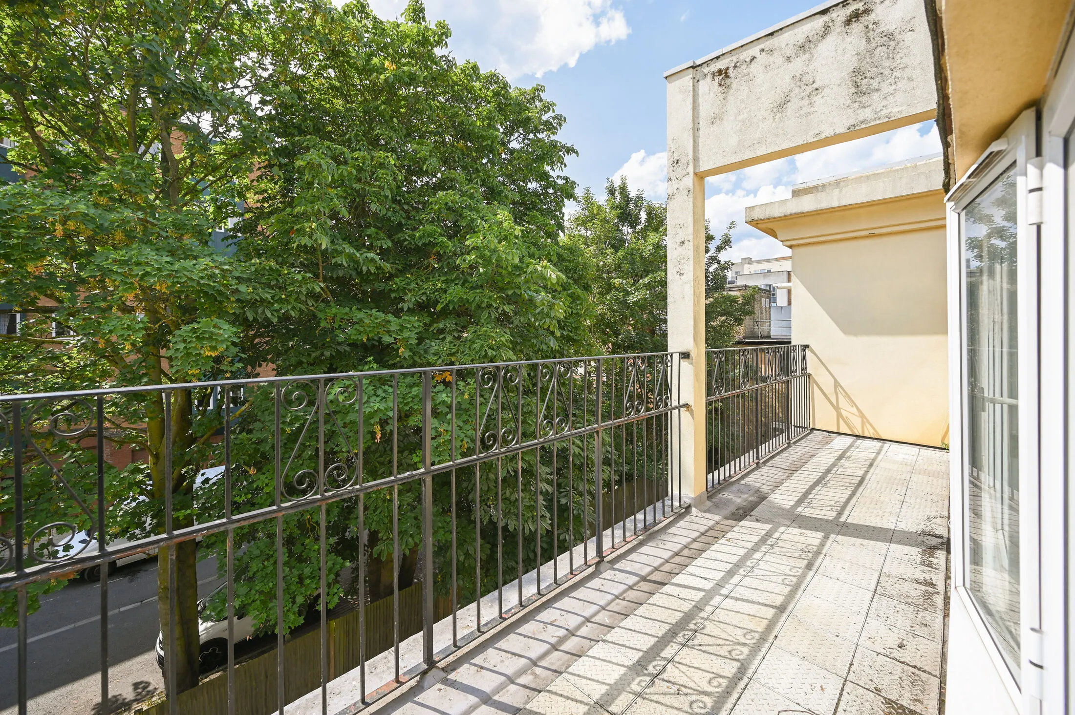 Flat Leeland Terrace in Greater London