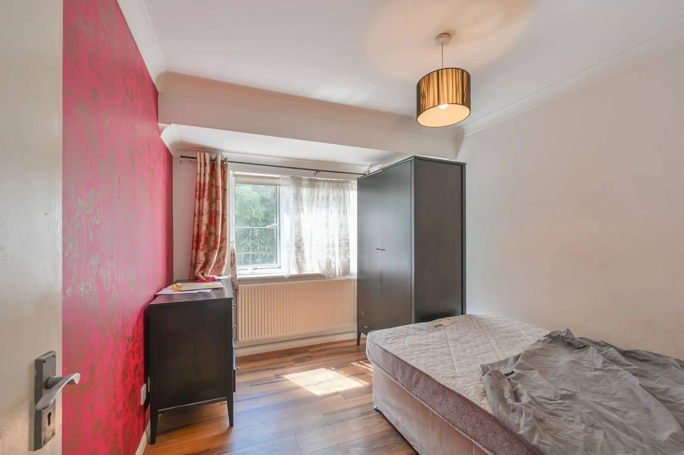 Flat Leeland Terrace in Greater London