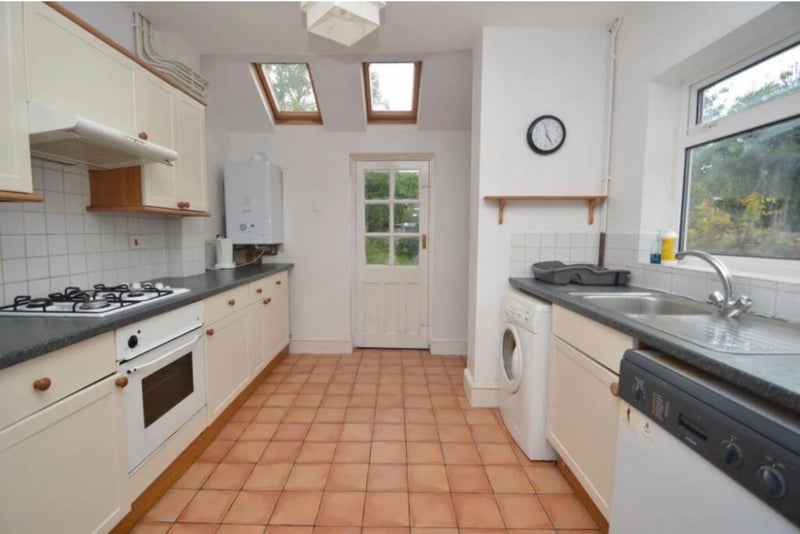 Room Quarrington Road in Bristol