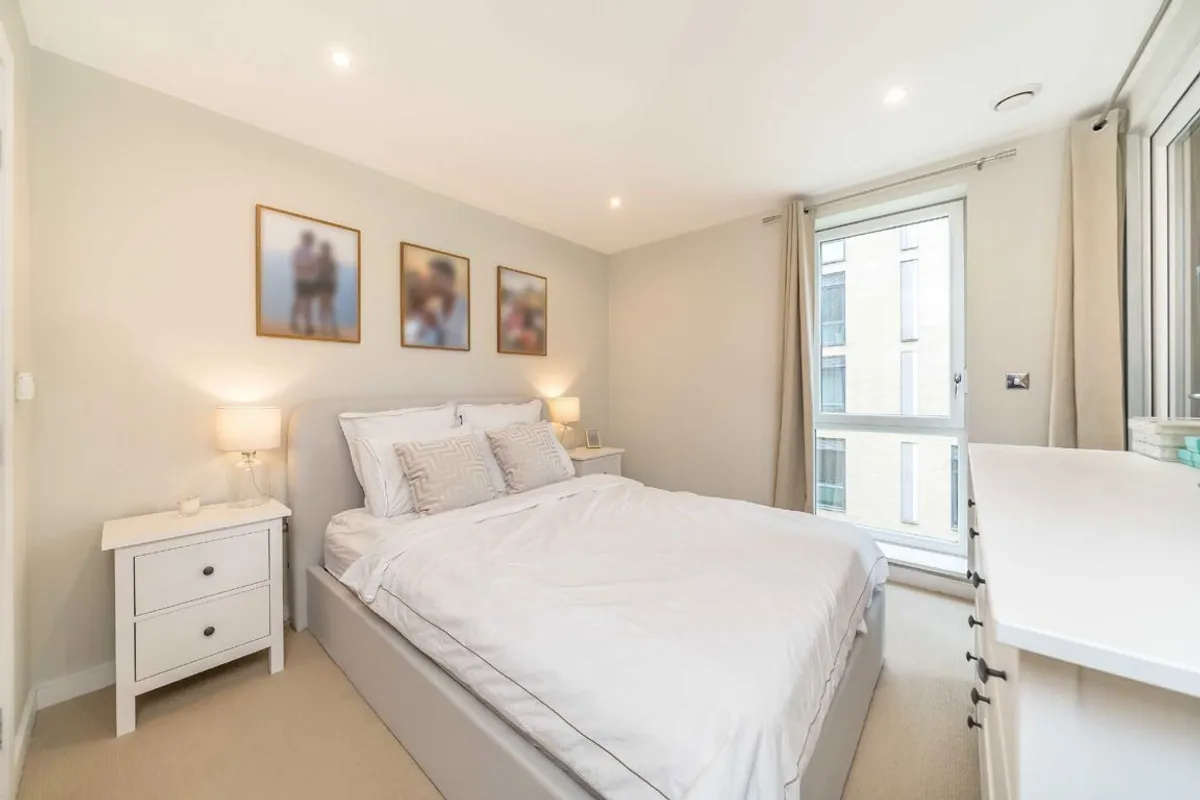 Flat Eltringham Street in Greater London