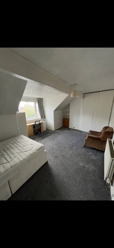 Room Archery Road in Leeds