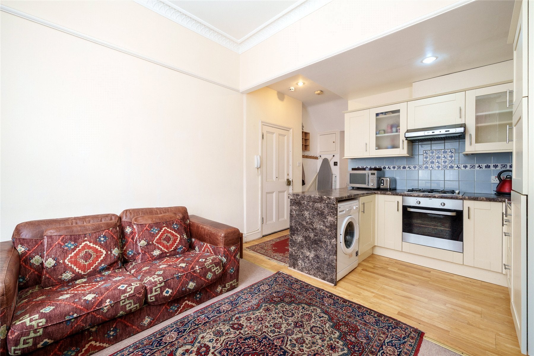 Flat Tachbrook Street in City of Westminster
