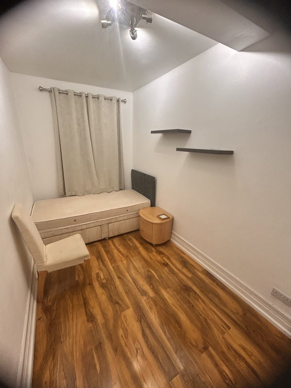 Room Well Hall Road in Greater London