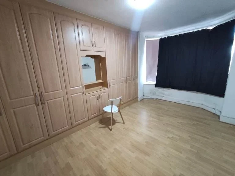 Room Melrose Avenue in Greater London