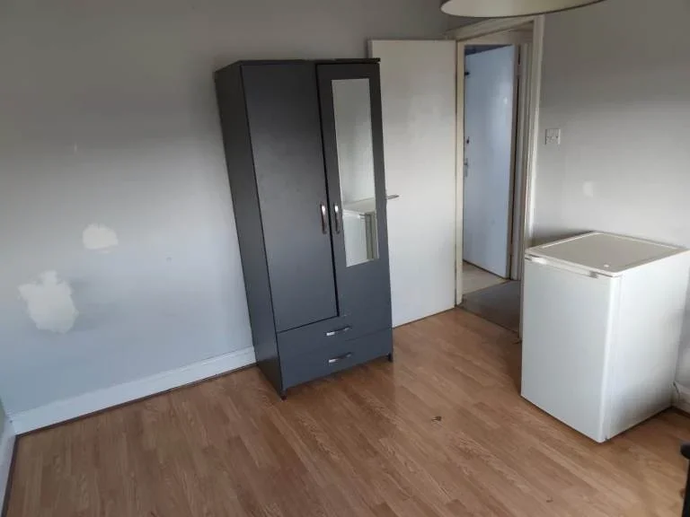 Room Melrose Avenue in Greater London