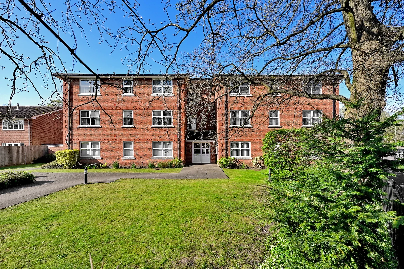 Flat Guildford Road East in Rushmoor