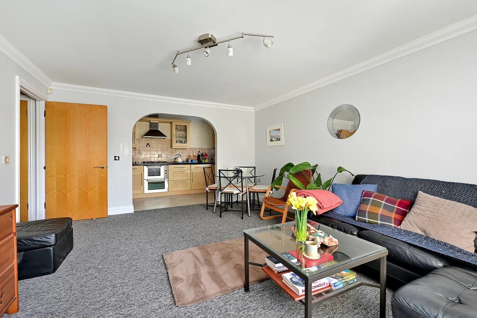 Flat Guildford Road East in Rushmoor